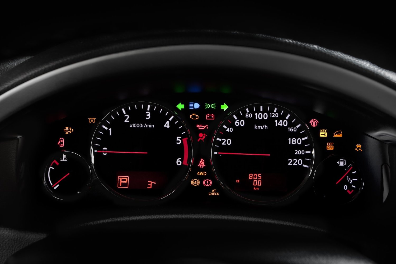 внедорожник Nissan Pathfinder 2010 - 2014г выпуска модификация 2.5 AT (190 л.с.)