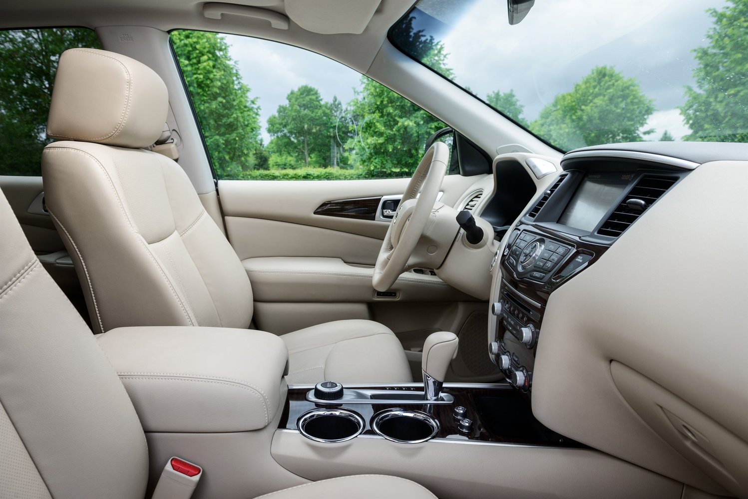 кроссовер Nissan Pathfinder 2014 - 2016г выпуска модификация 3.5 CVT (260 л.с.)
