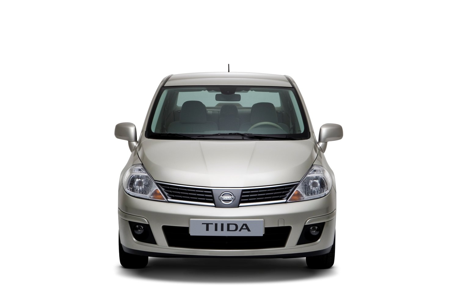 Nissan Tiida седан
