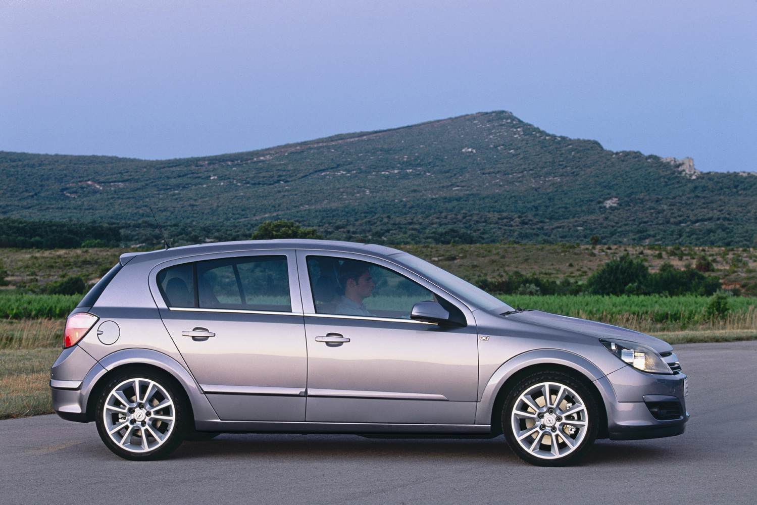 хэтчбек 5 дв. Opel Astra 2004 - 2006г выпуска модификация 1.2 AMT (90 л.с.)