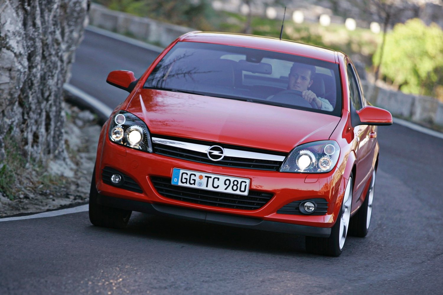 хэтчбек 3 дв. GTC Opel Astra 2006 - 2015г выпуска модификация 1.2 AMT (90 л.с.)