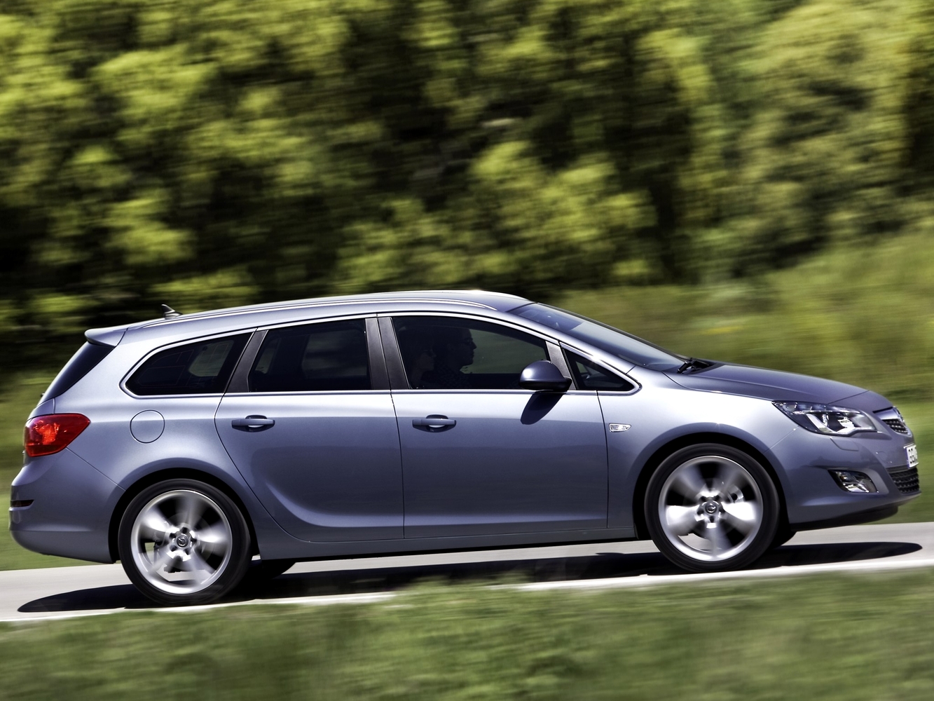 универсал Sports Tourer Opel Astra 2010 - 2012г выпуска модификация 1.2 MT (95 л.с.)