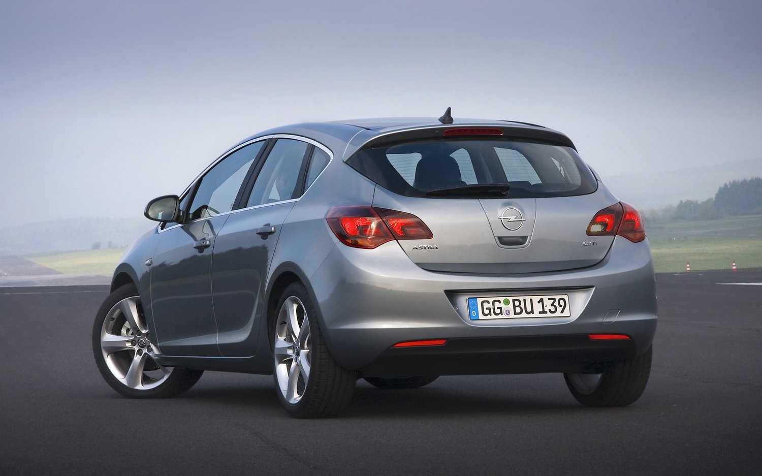 хэтчбек 5 дв. Opel Astra 2010 - 2012г выпуска модификация 1.2 MT (95 л.с.)