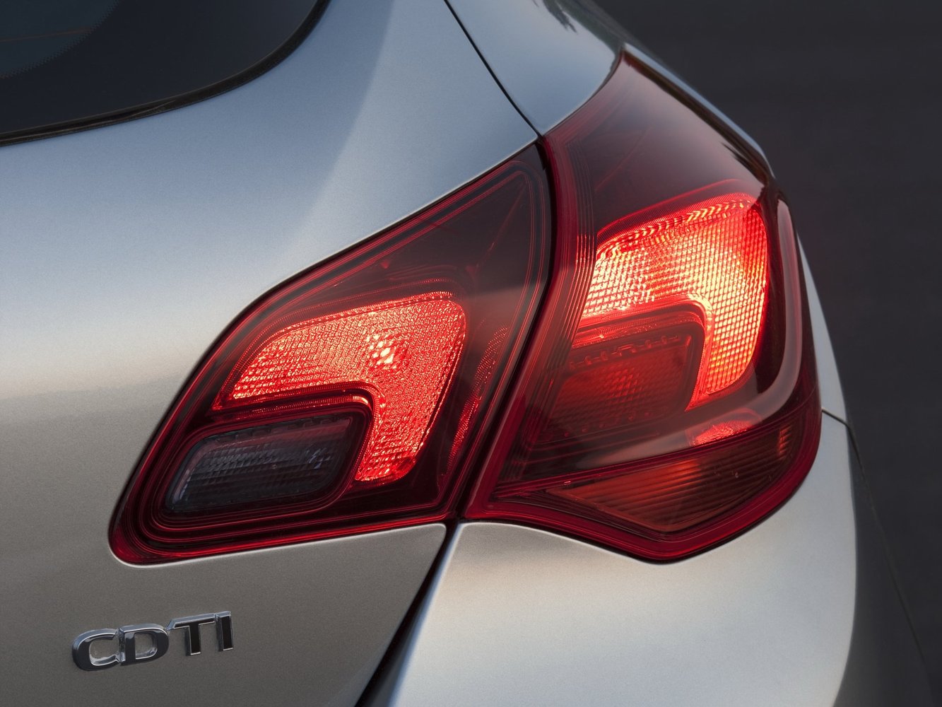 хэтчбек 5 дв. Opel Astra 2012 - 2016г выпуска модификация 1.2 MT (95 л.с.)