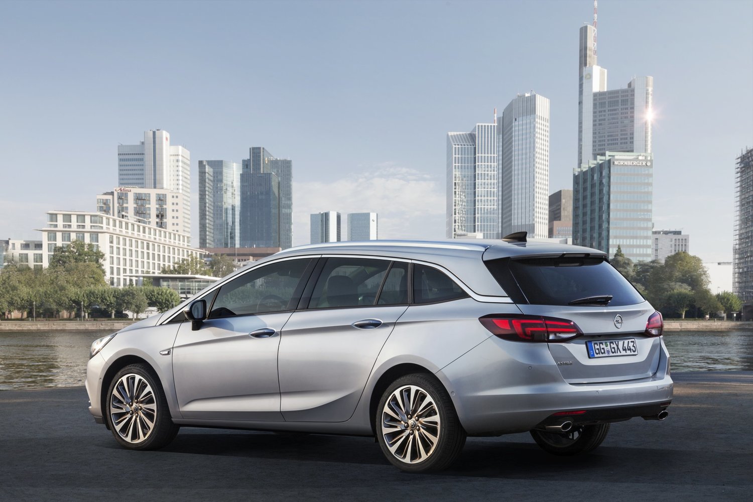 универсал Sports Tourer Opel Astra 2015 - 2016г выпуска модификация 1.0 AMT (105 л.с.)