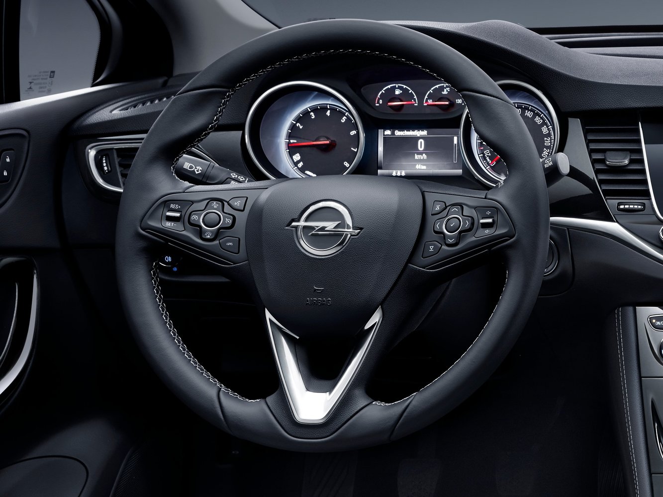 универсал Sports Tourer Opel Astra 2015 - 2016г выпуска модификация 1.0 AMT (105 л.с.)