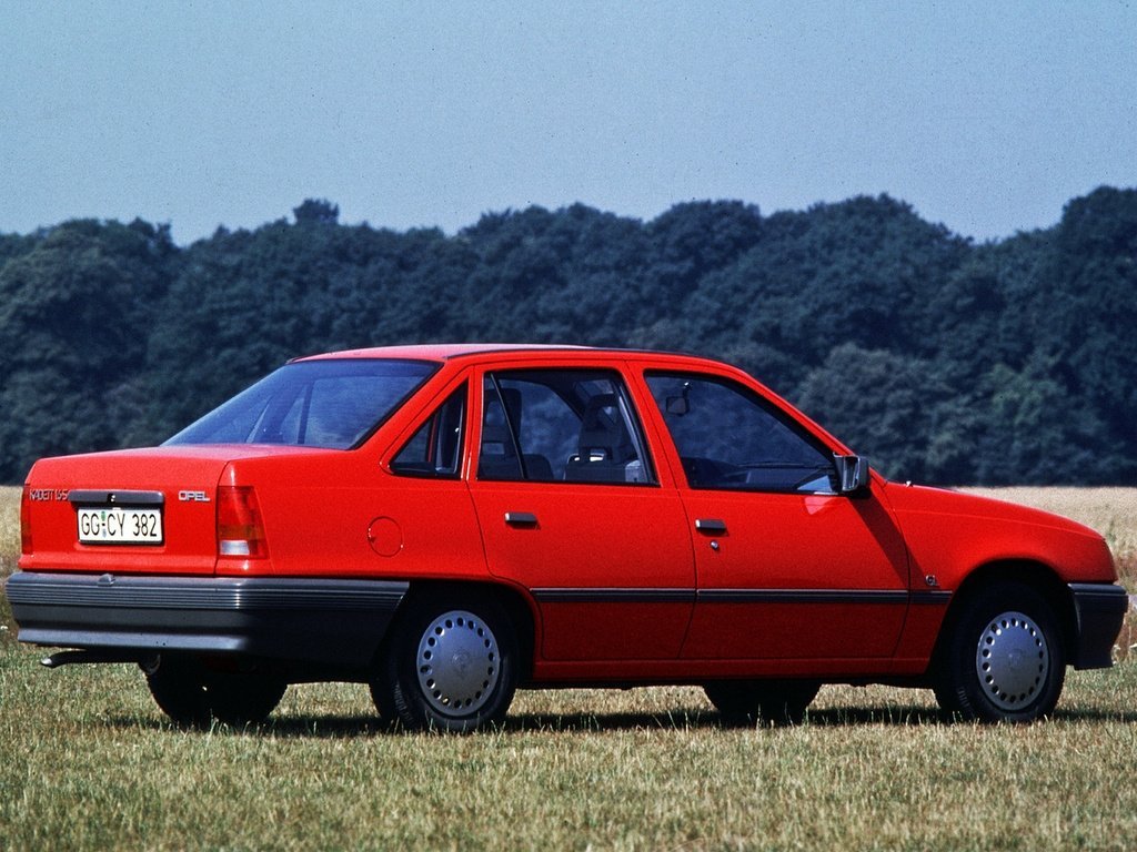 https://mezamo.ru/images/opel-kadett-1984-1991-седан/opel-kadett-1984-1991-sedan_3.jpg