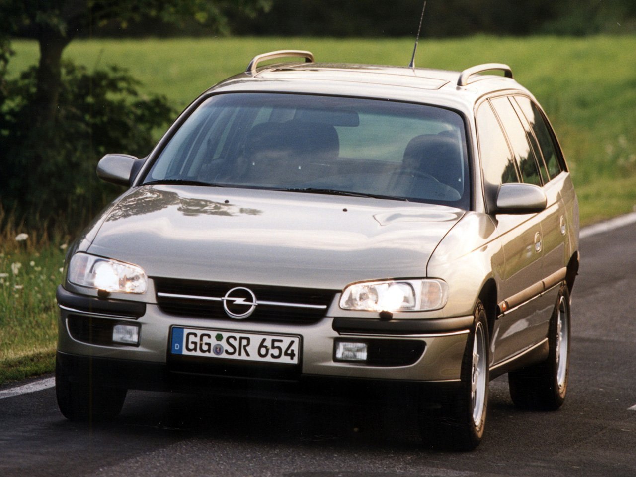Опель омега б 5. Opel Omega 1999 универсал. Opel Omega b 1994-1999. Opel Omega, 1994 универсал. Opel Omega b Caravan.
