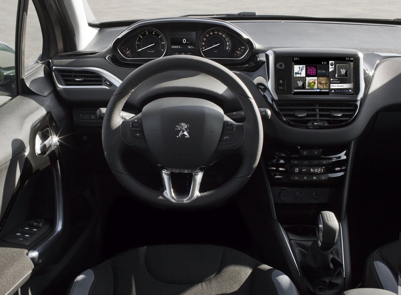 хэтчбек 3 дв. Peugeot 208 2013 - 2015г выпуска модификация 1.0 MT (68 л.с.)