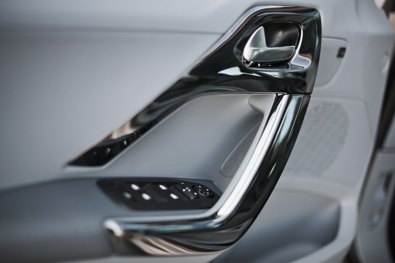 хэтчбек 5 дв. Peugeot 208 2013 - 2015г выпуска модификация 1.2 AMT (82 л.с.)