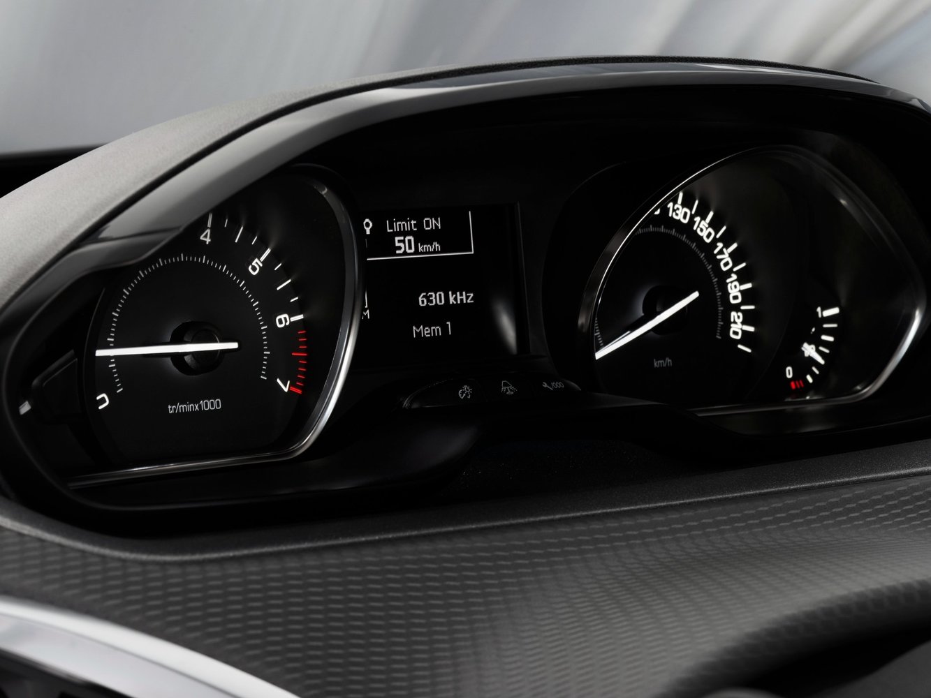 хэтчбек 3 дв. Peugeot 208 2015 - 2016г выпуска модификация 1.0 MT (68 л.с.)