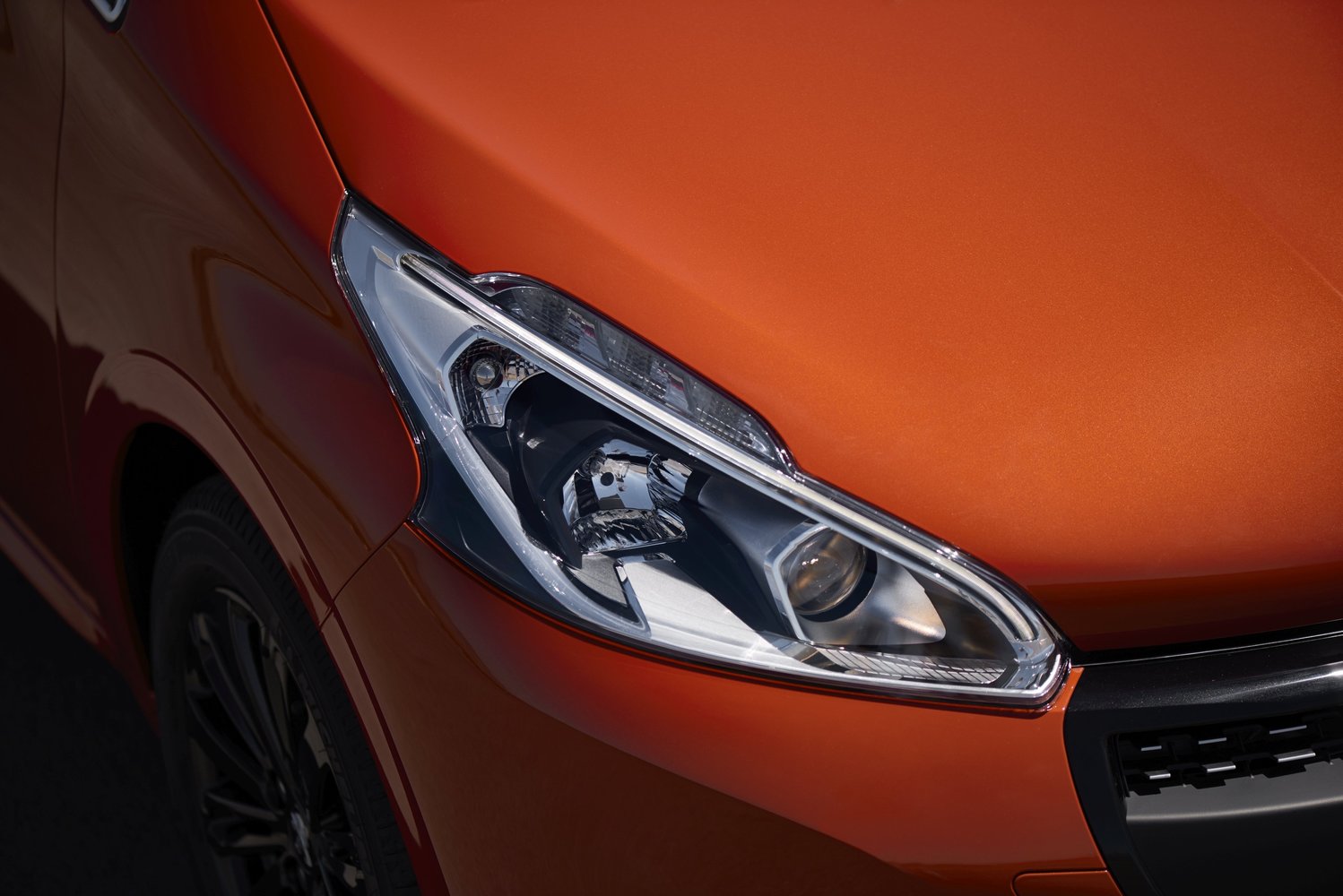 хэтчбек 5 дв. Peugeot 208 2015 - 2016г выпуска модификация 1.0 MT (68 л.с.)