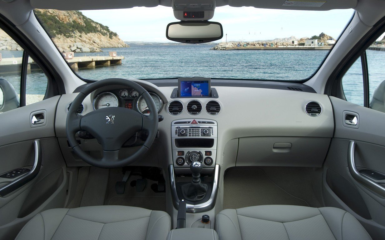 хэтчбек 5 дв. Peugeot 308 2008 - 2011г выпуска модификация 1.4 MT (95 л.с.)