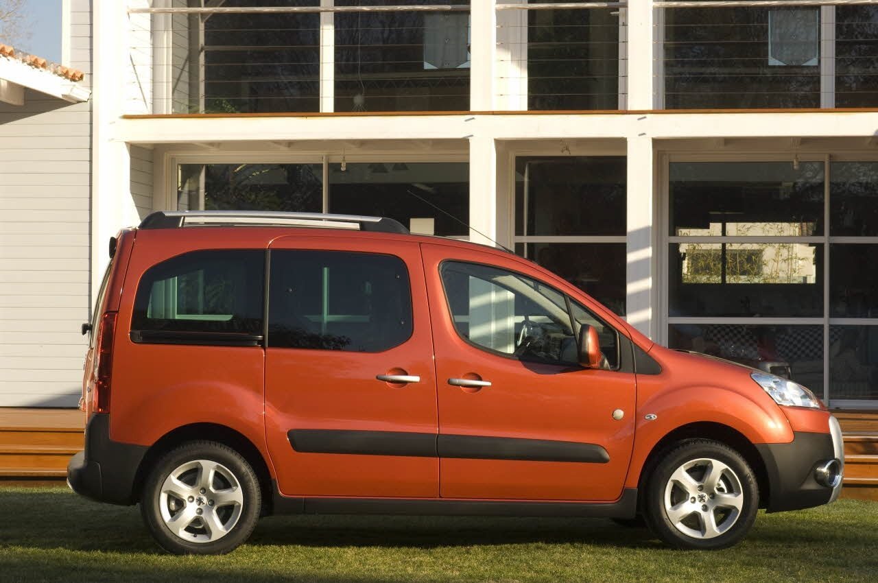 минивэн Partner Tepee Peugeot Partner 2007 - 2012г выпуска модификация 1.6 MT (110 л.с.)