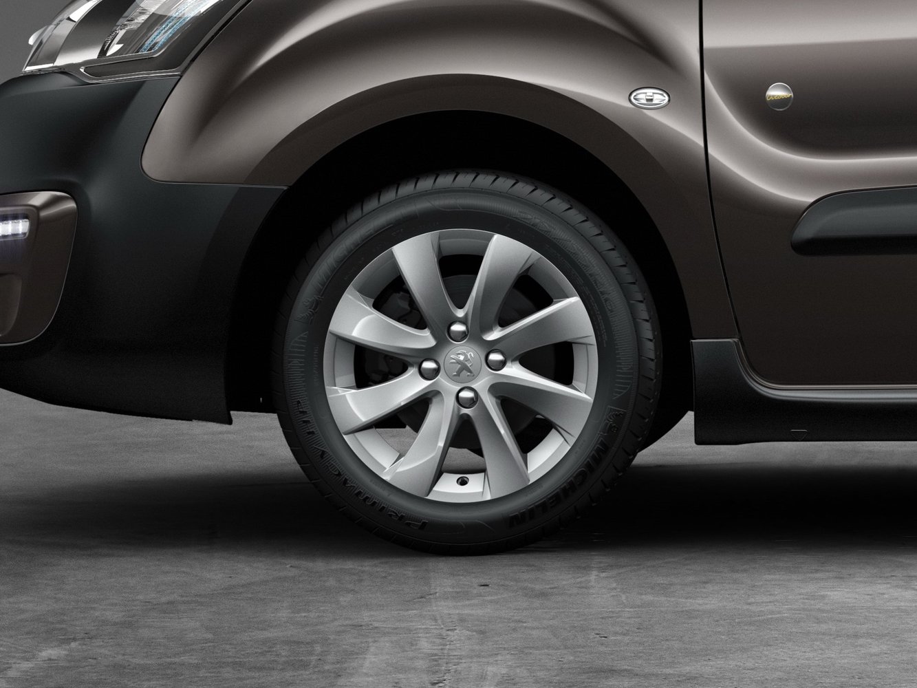 минивэн Peugeot Partner 2015 - 2016г выпуска модификация 1.6 AMT (100 л.с.)