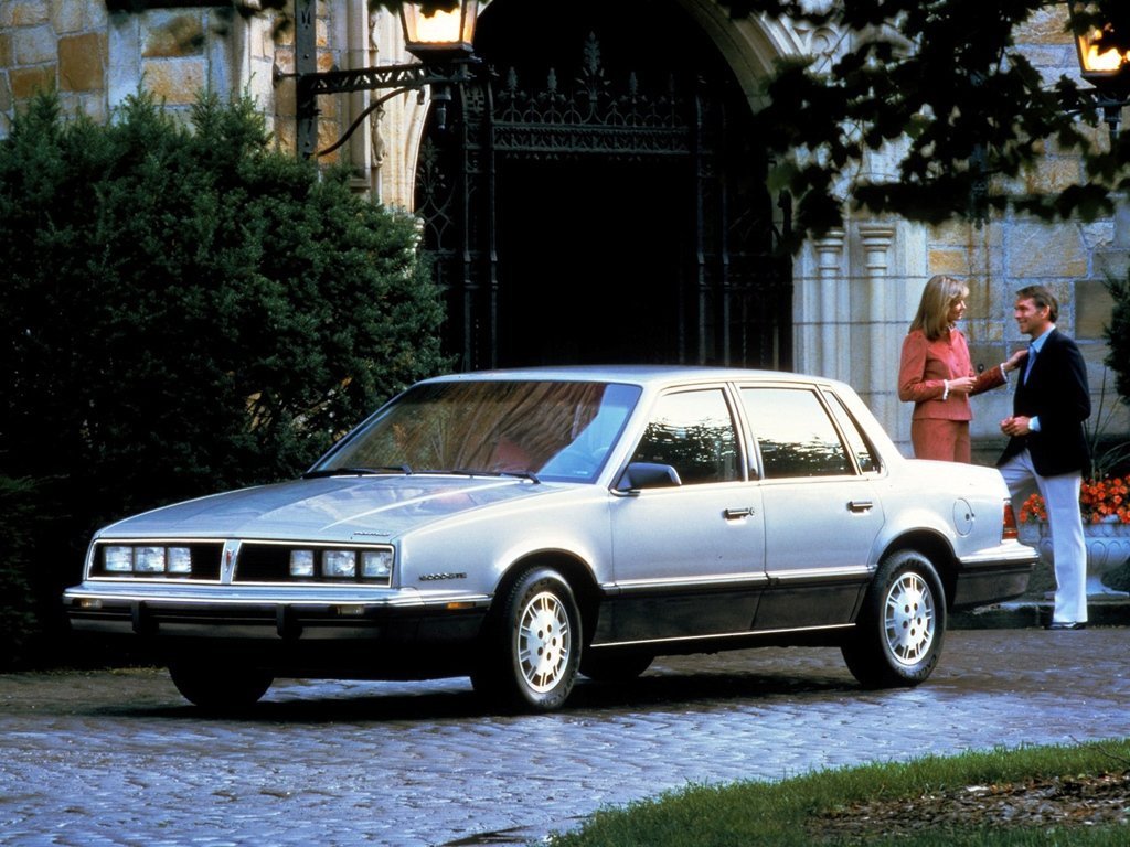 седан Pontiac 6000 1982 - 1991г выпуска модификация 2.5 AT (90 л.с.)