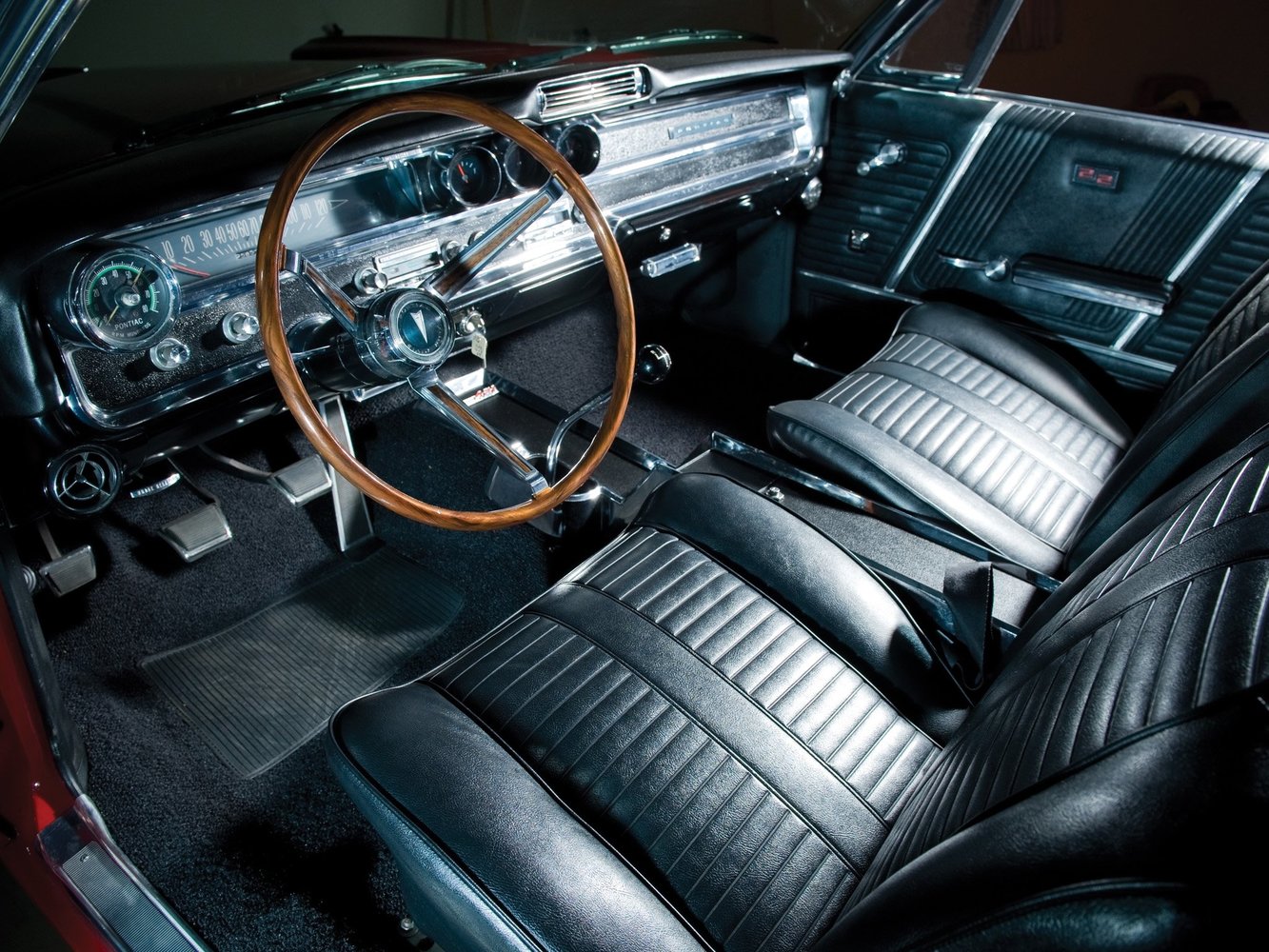 купе Pontiac Catalina 1965 - 1970г выпуска модификация 6.4 MT (265 л.с.)
