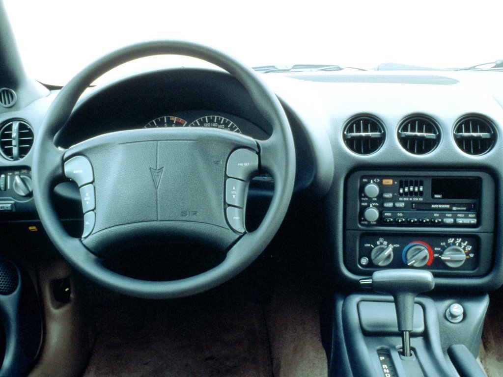 купе Pontiac Firebird 1993 - 2002г выпуска модификация 3.4 AT (148 л.с.)