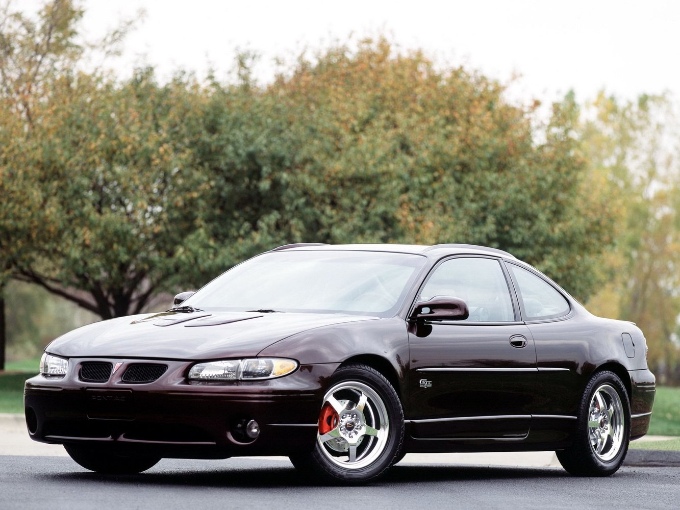 купе Pontiac Grand Prix 1996 - 2003г выпуска модификация 3.1 AT (160 л.с.)