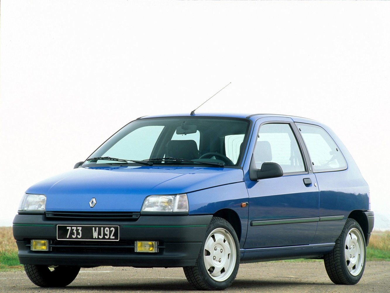 хэтчбек 3 дв. Renault Clio 1990 - 1998г выпуска модификация 1.1 MT (49 л.с.)