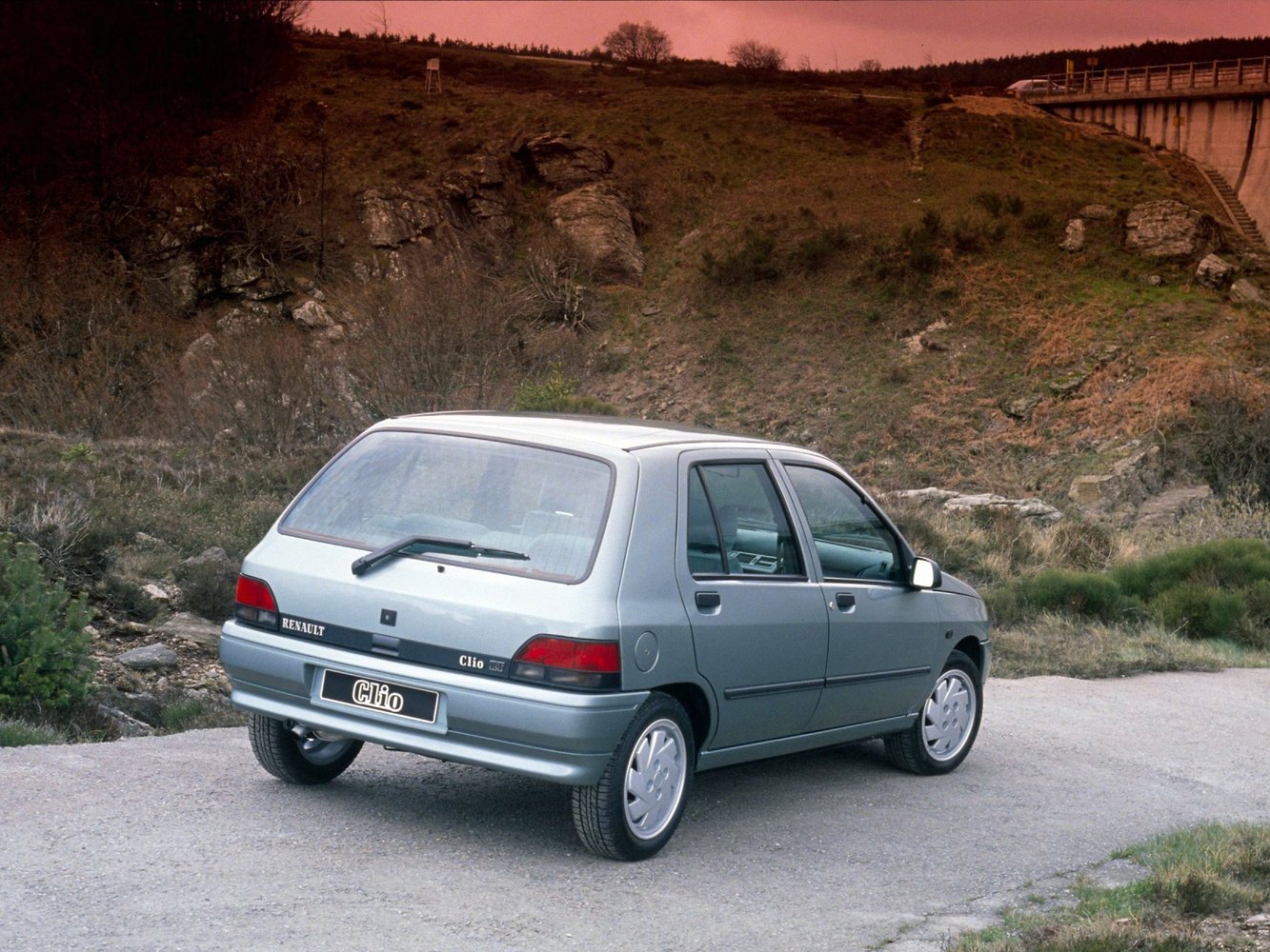 хэтчбек 5 дв. Renault Clio 1990 - 1998г выпуска модификация 1.1 MT (49 л.с.)