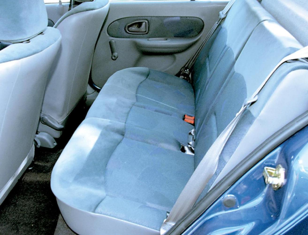 хэтчбек 3 дв. Renault Clio 1998 - 2001г выпуска модификация 1.1 AT (75 л.с.)