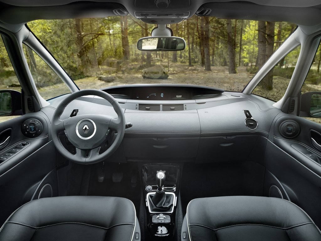 минивэн Grand Renault Espace 2012 - 2014г выпуска модификация 2.0 AT (173 л.с.)