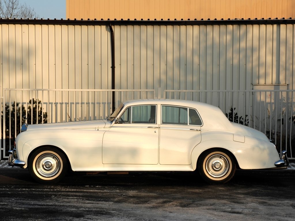 седан Rolls-Royce Silver Cloud 1963 - 1966г выпуска модификация 6.2 AT (223 л.с.)