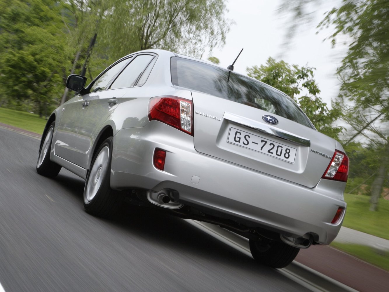 седан Subaru Impreza 2007 - 2011г выпуска модификация 1.5 AT (107 л.с.)