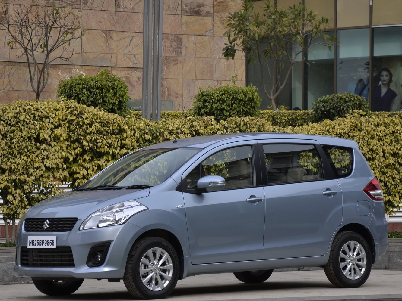 минивэн Suzuki Ertiga 2012 - 2016г выпуска модификация 1.2 MT (90 л.с.)