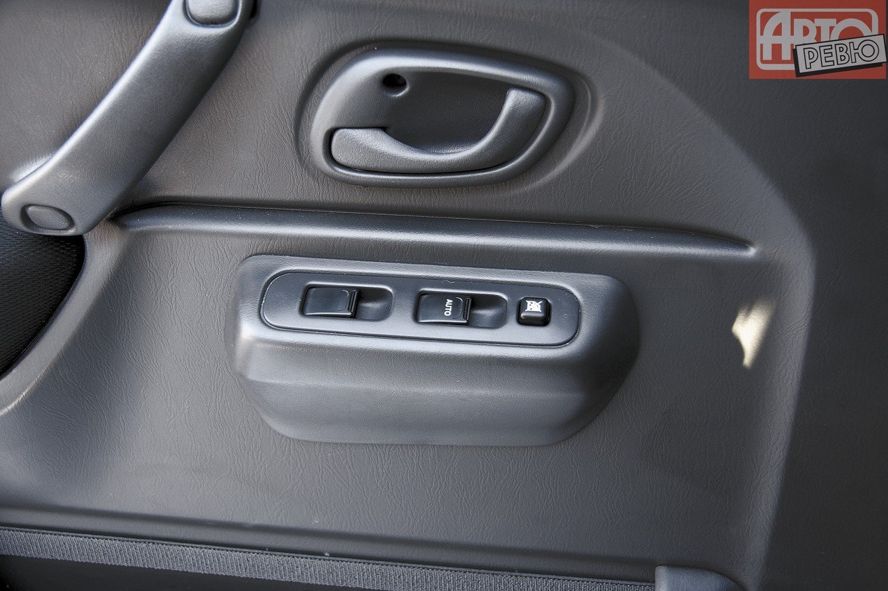 внедорожник 2 дв. Suzuki Jimny 2005 - 2012г выпуска модификация 1.3 AT (80 л.с.) 4×4