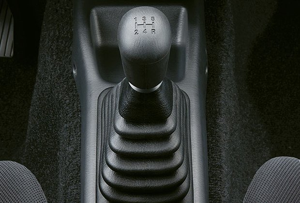 внедорожник Suzuki Jimny 2012 - 2016г выпуска модификация 0.7 AT (64 л.с.) 4×4