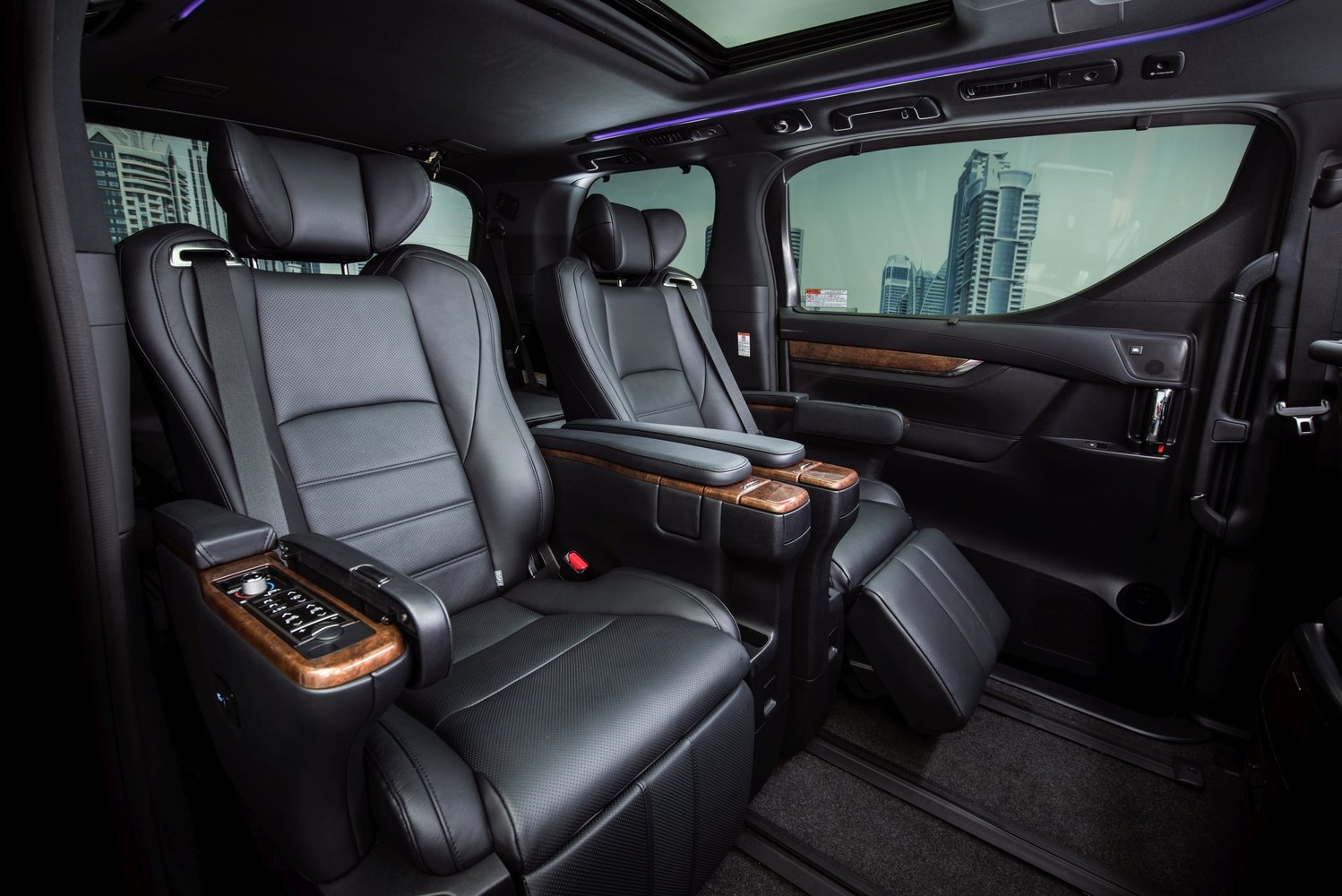 Toyota Alphard 2021 салон