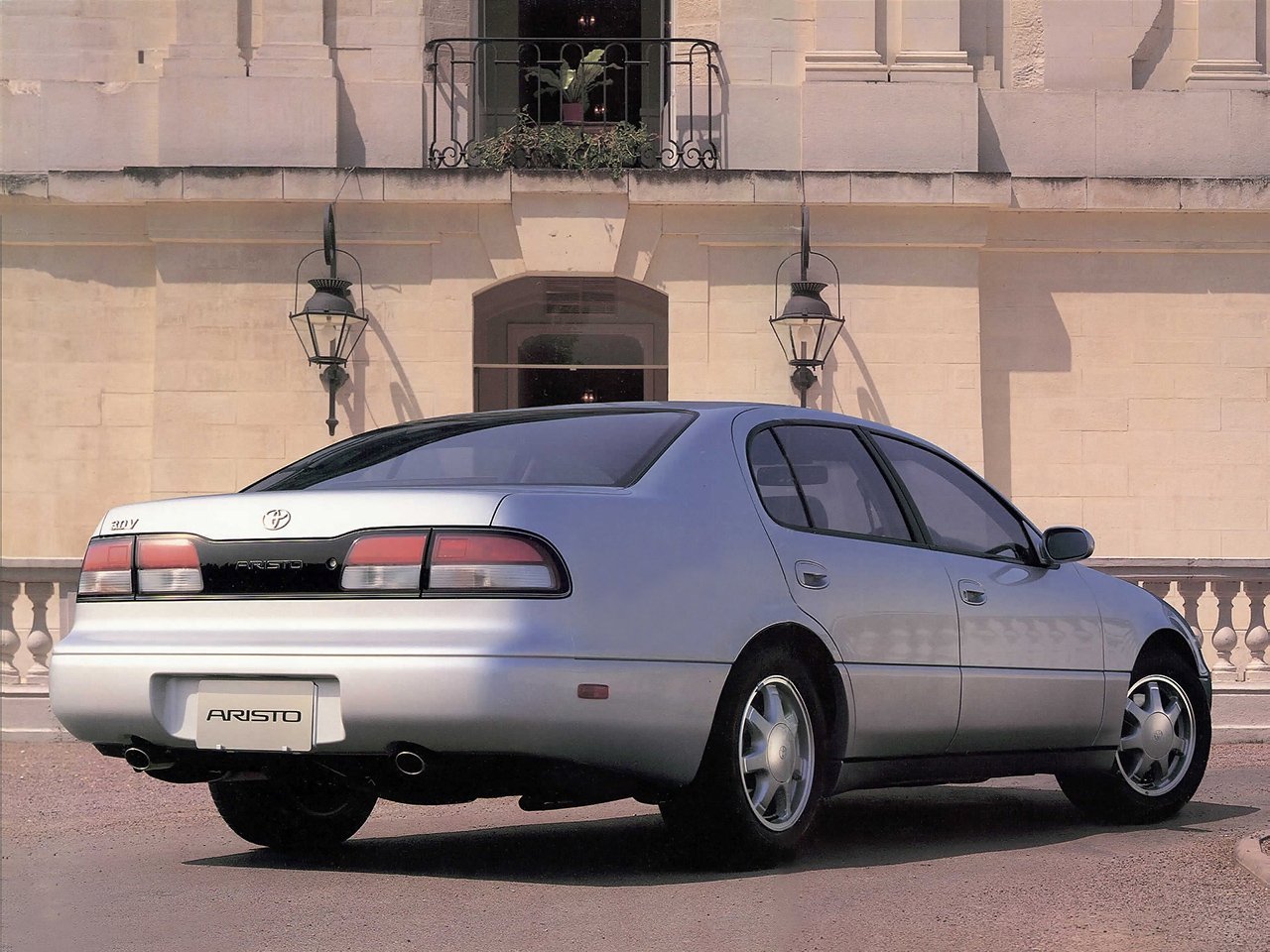 седан Toyota Aristo 1991 - 1997г выпуска модификация 3.0 AT (230 л.с.)