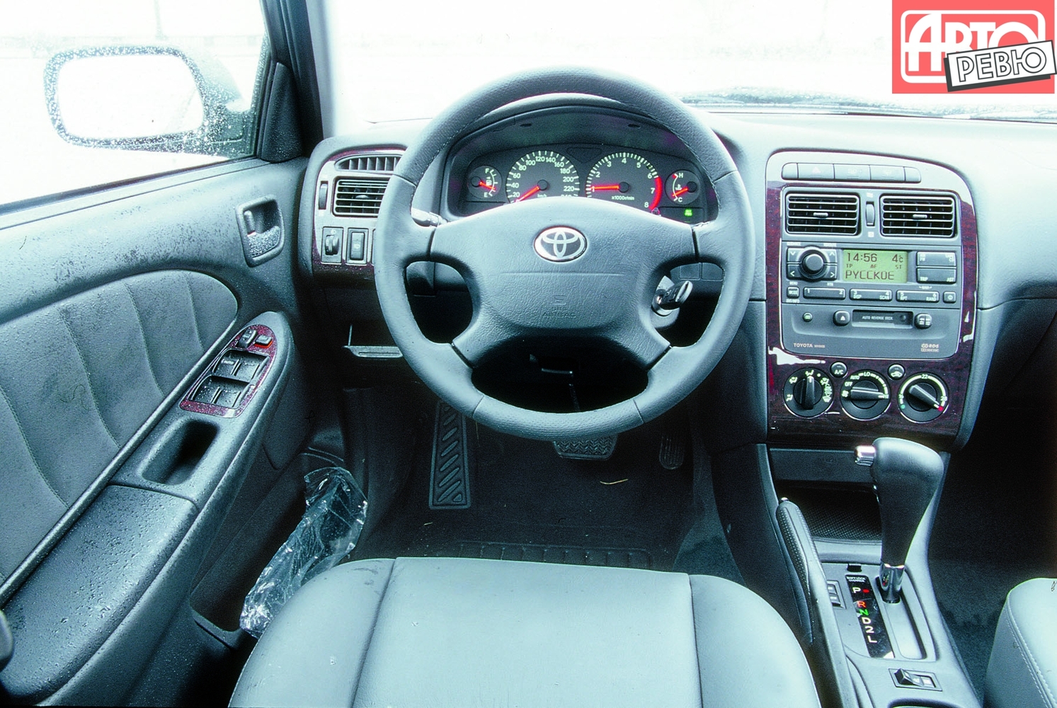седан Toyota Avensis 2000 - 2003г выпуска модификация 1.6 MT (110 л.с.)