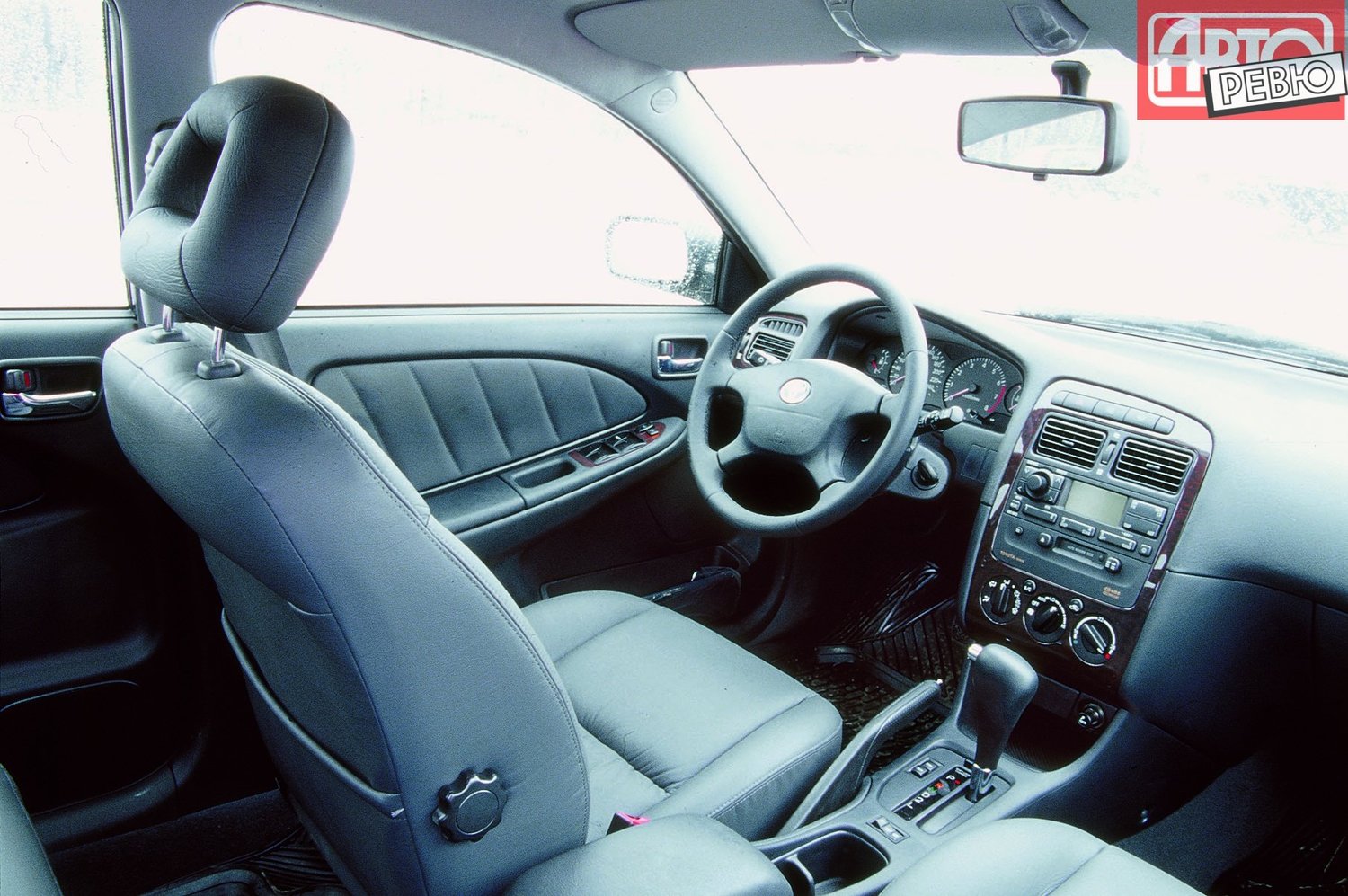 хэтчбек 5 дв. Toyota Avensis 2000 - 2003г выпуска модификация 1.6 MT (110 л.с.)