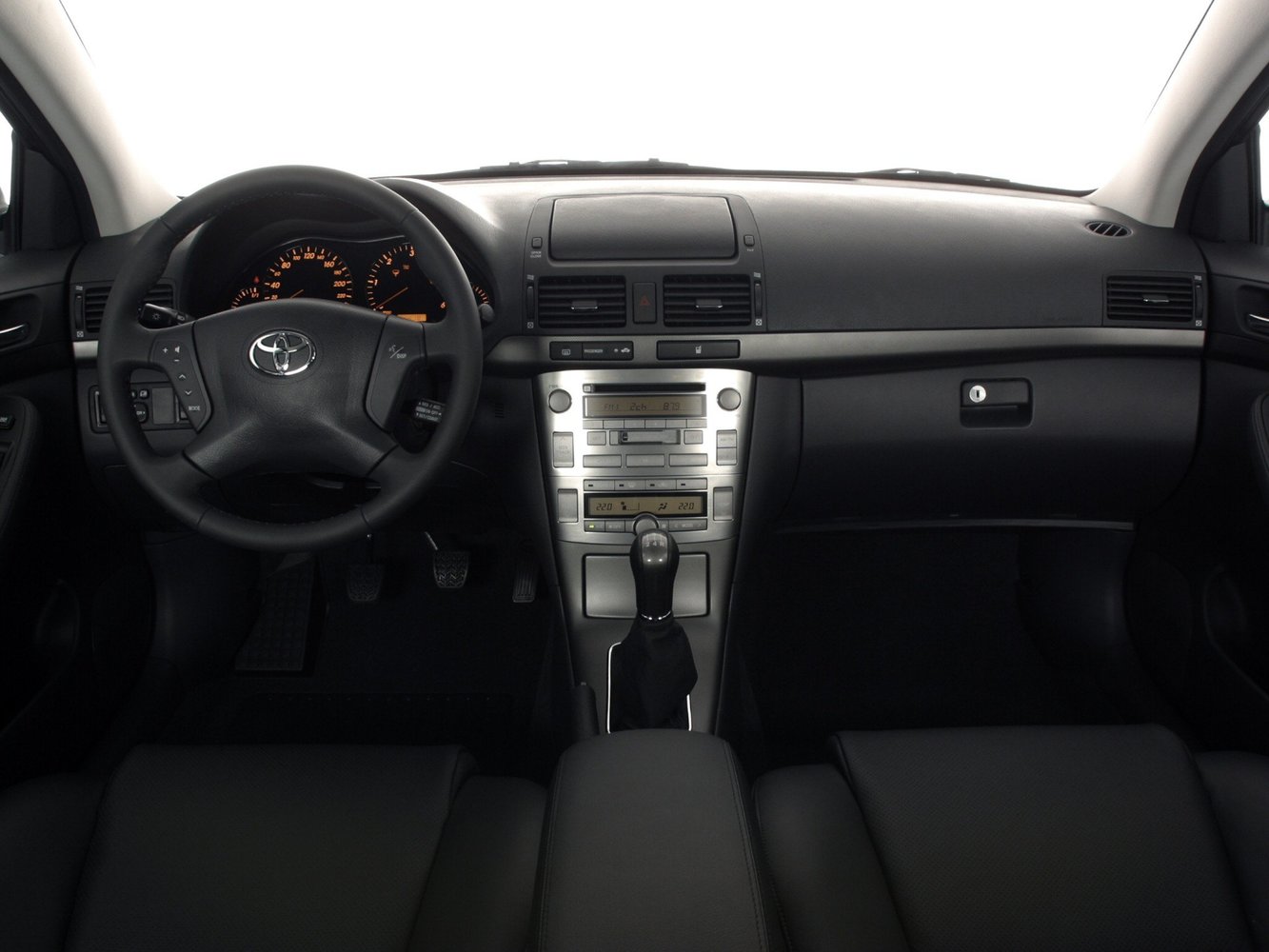хэтчбек 5 дв. Toyota Avensis 2003 - 2006г выпуска модификация 1.6 MT (110 л.с.)