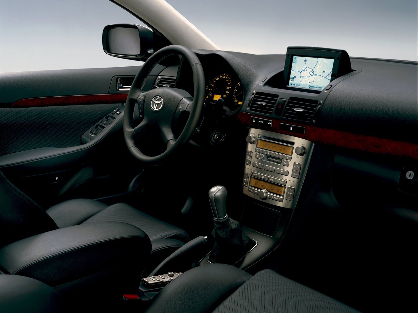 хэтчбек 5 дв. Toyota Avensis 2003 - 2006г выпуска модификация 1.6 MT (110 л.с.)