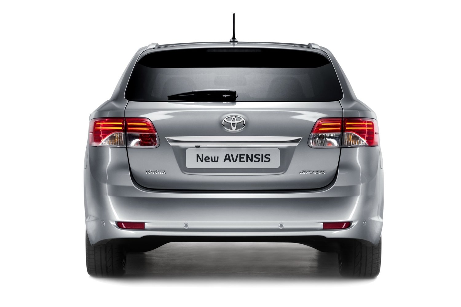 универсал Toyota Avensis 2011 - 2015г выпуска модификация 1.6 MT (132 л.с.)