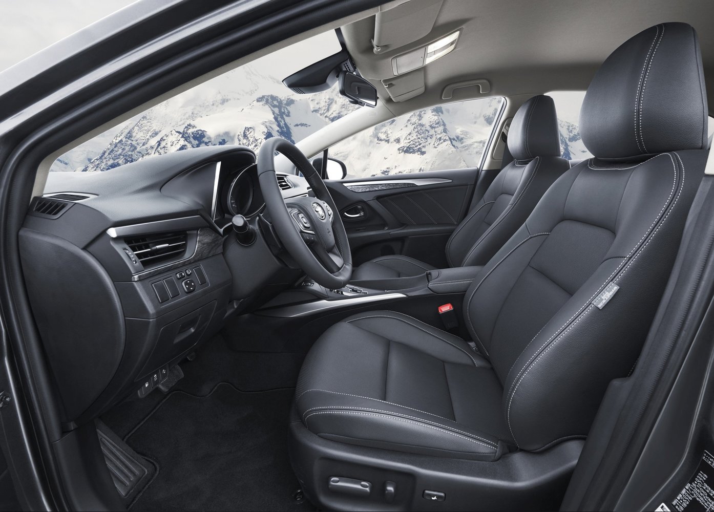 седан Toyota Avensis 2015 - 2016г выпуска модификация 1.6 MT (112 л.с.)