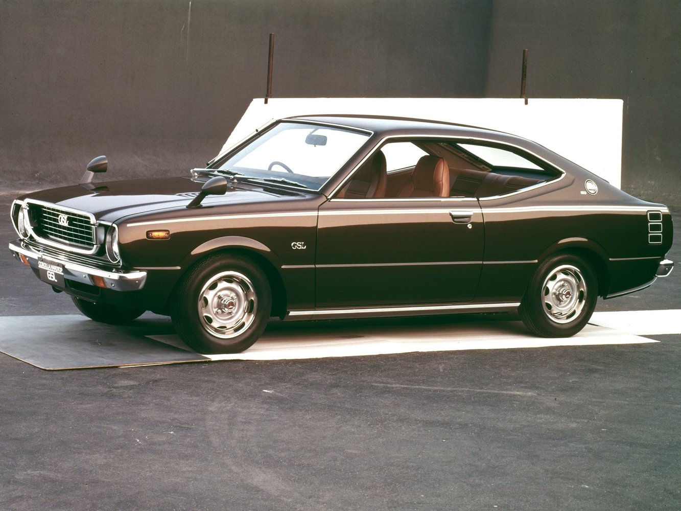 хэтчбек 3 дв. Toyota Corolla 1974 - 1979г выпуска модификация 1.2 MT (54 л.с.)