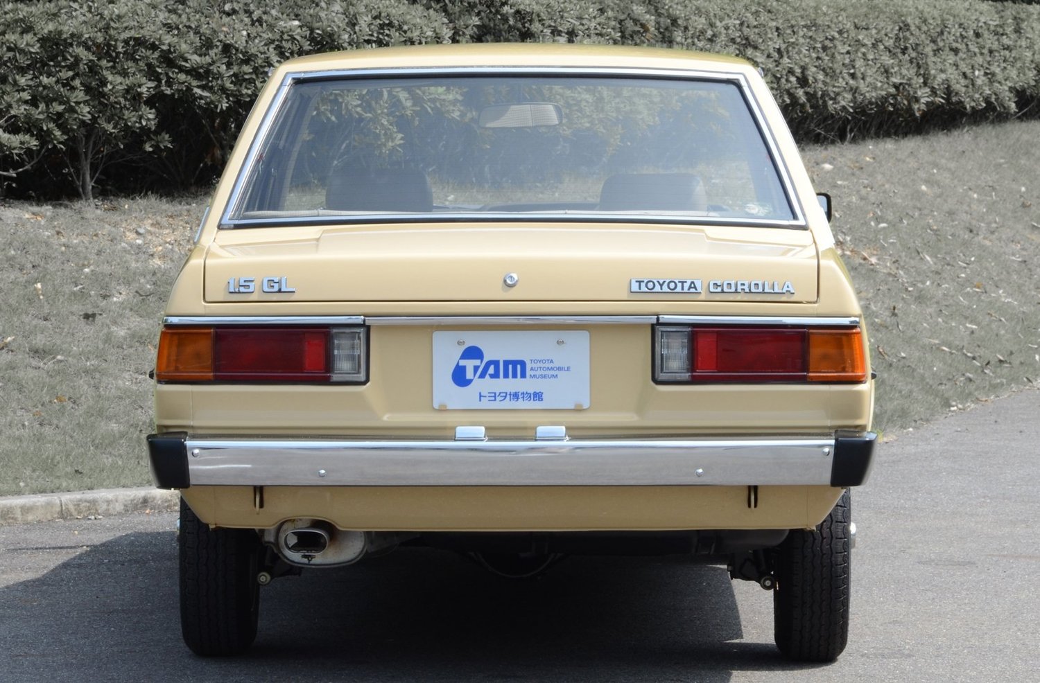 седан Toyota Corolla 1979 - 1983г выпуска модификация 1.3 MT (60 л.с.)