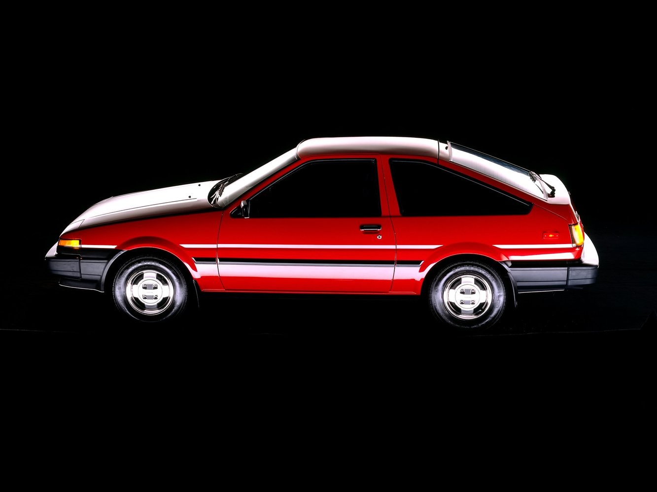хэтчбек 3 дв. Toyota Corolla 1983 - 1987г выпуска модификация 1.3 AT (75 л.с.)