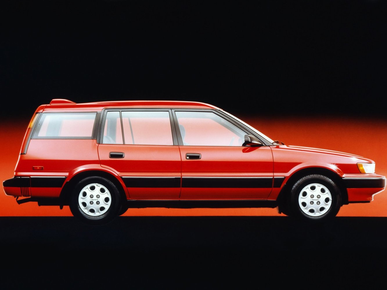 универсал Toyota Corolla 1987 - 1991г выпуска модификация 1.3 AT (75 л.с.)