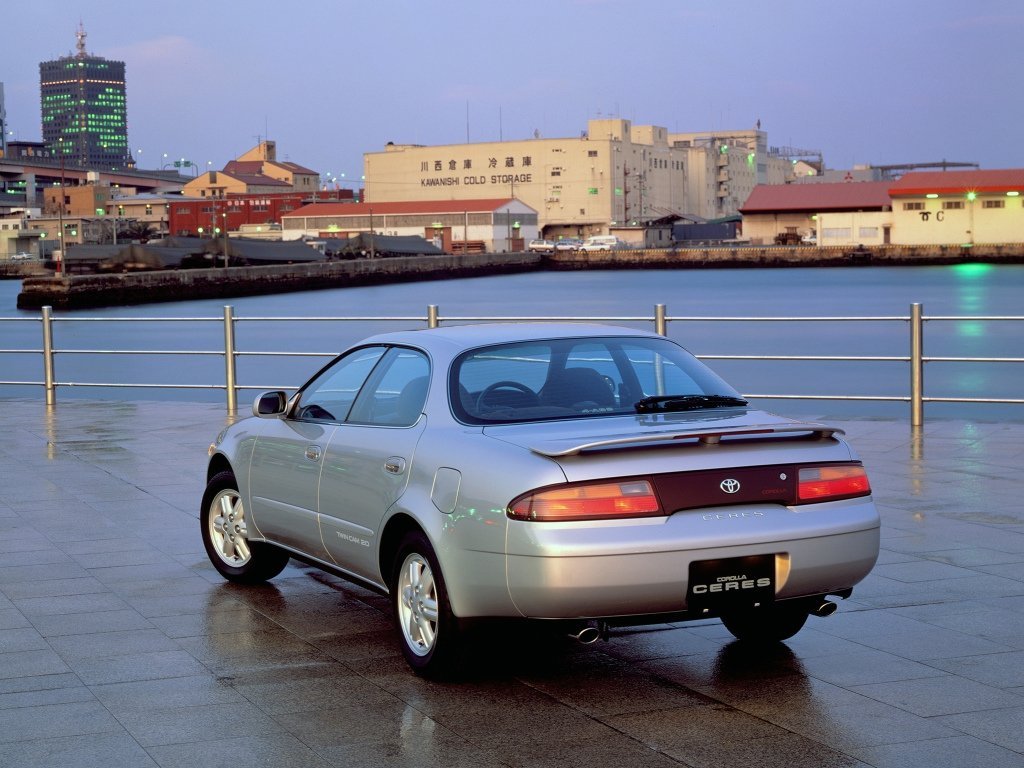 седан Ceres Toyota Corolla 1991 - 1997г выпуска модификация 1.5 AT (105 л.с.)