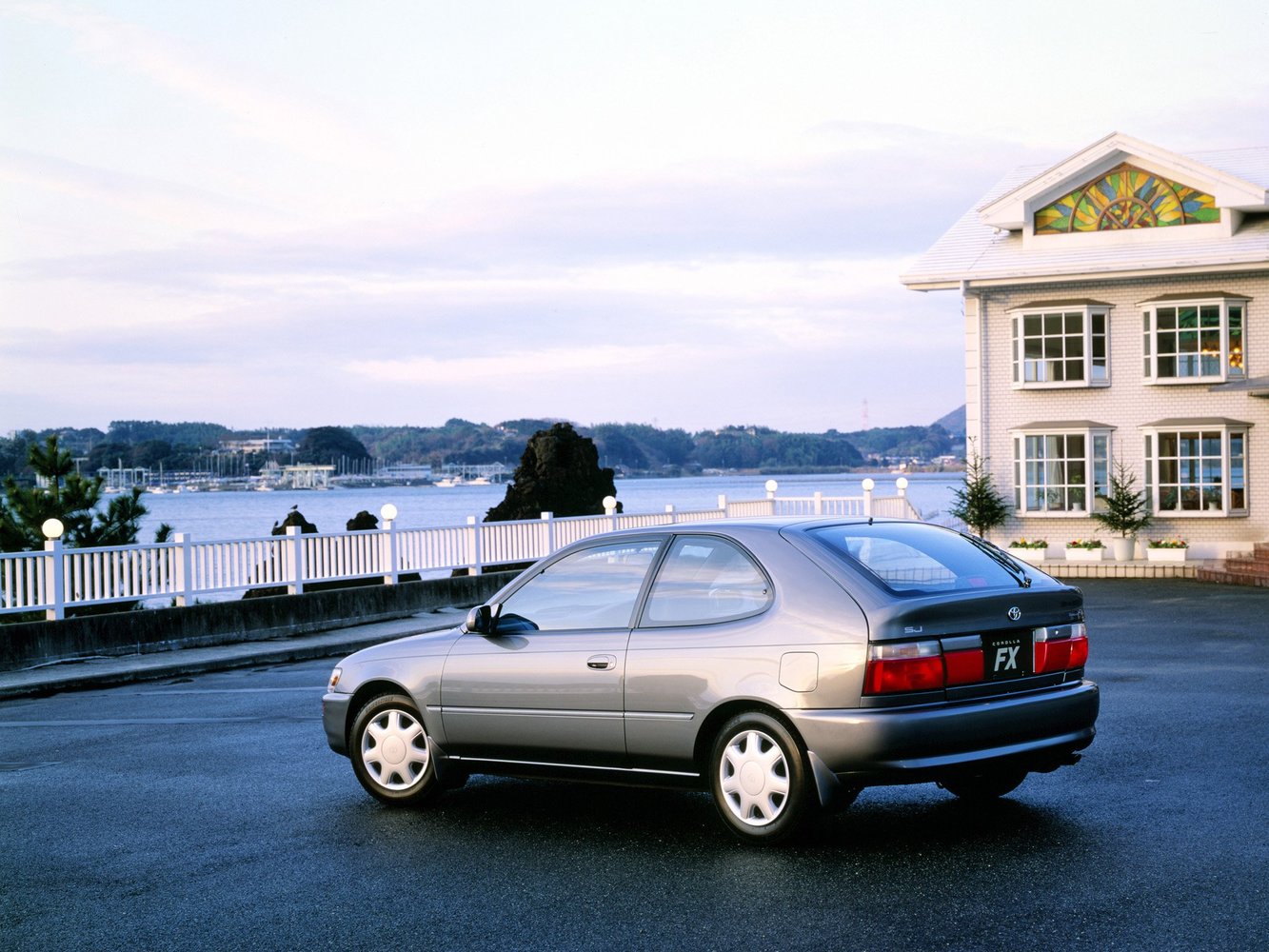 хэтчбек 3 дв. Toyota Corolla 1991 - 1997г выпуска модификация 1.3 AT (75 л.с.)