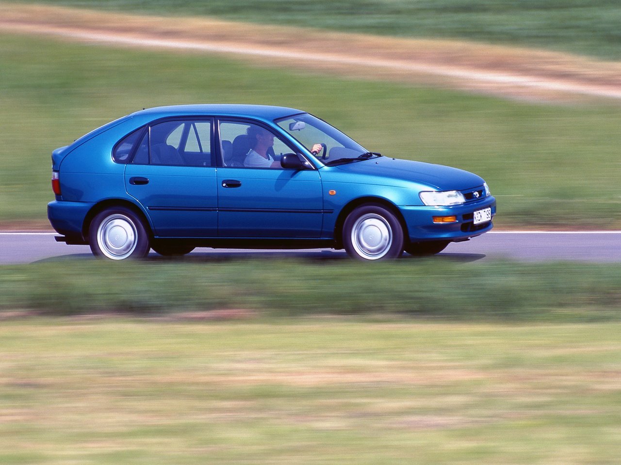 хэтчбек 5 дв. Liftback Toyota Corolla 1991 - 1997г выпуска модификация 1.3 MT (88 л.с.)