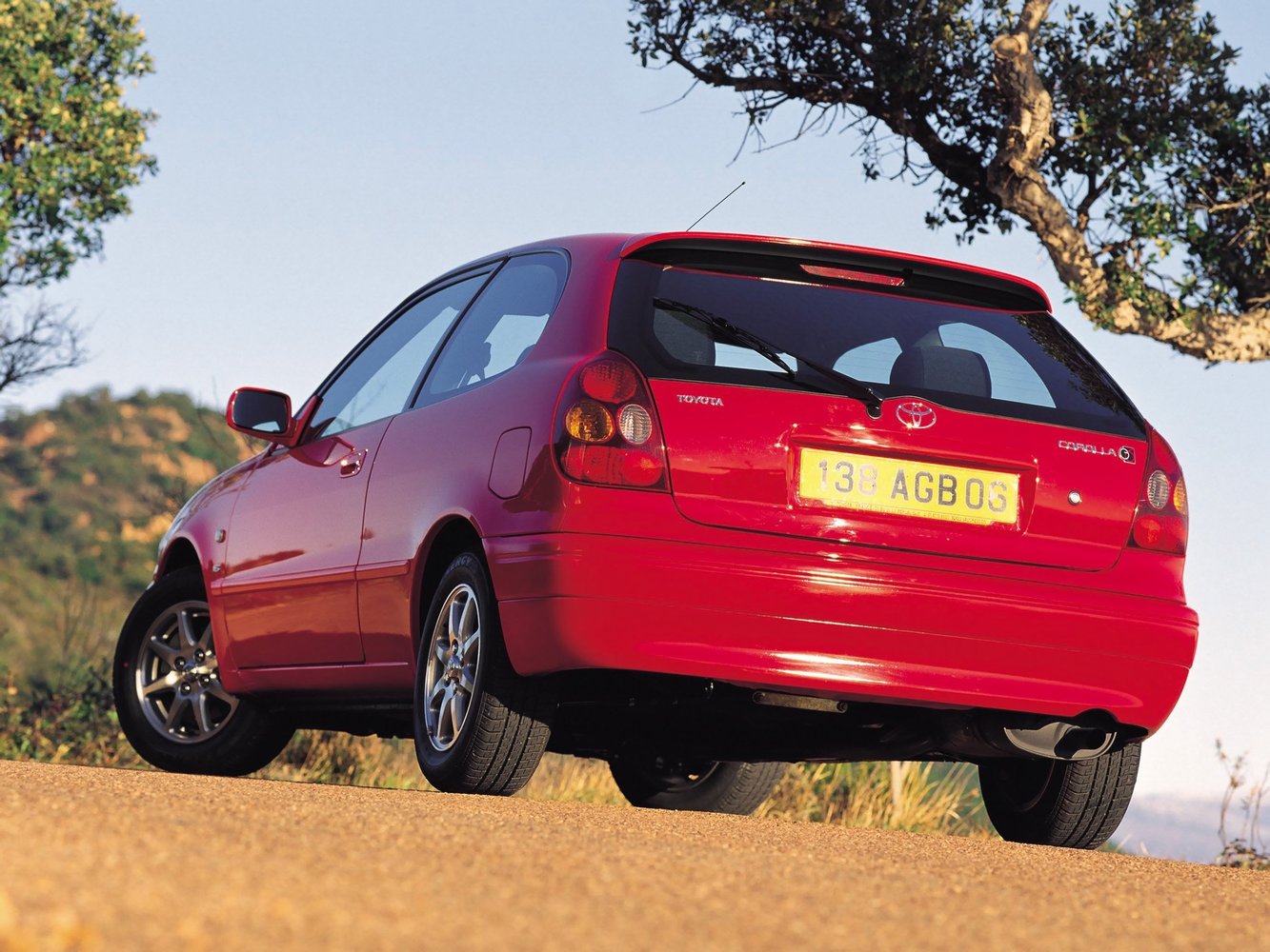 хэтчбек 3 дв. Toyota Corolla 1999 - 2002г выпуска модификация 1.3 AT (85 л.с.)