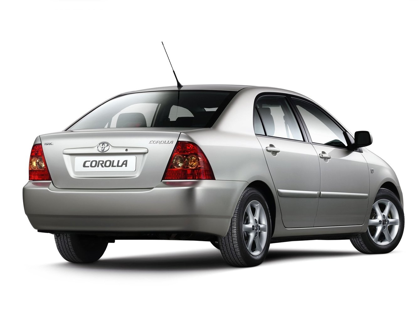 седан Toyota Corolla 2004 - 2007г выпуска модификация 1.3 AT (88 л.с.)