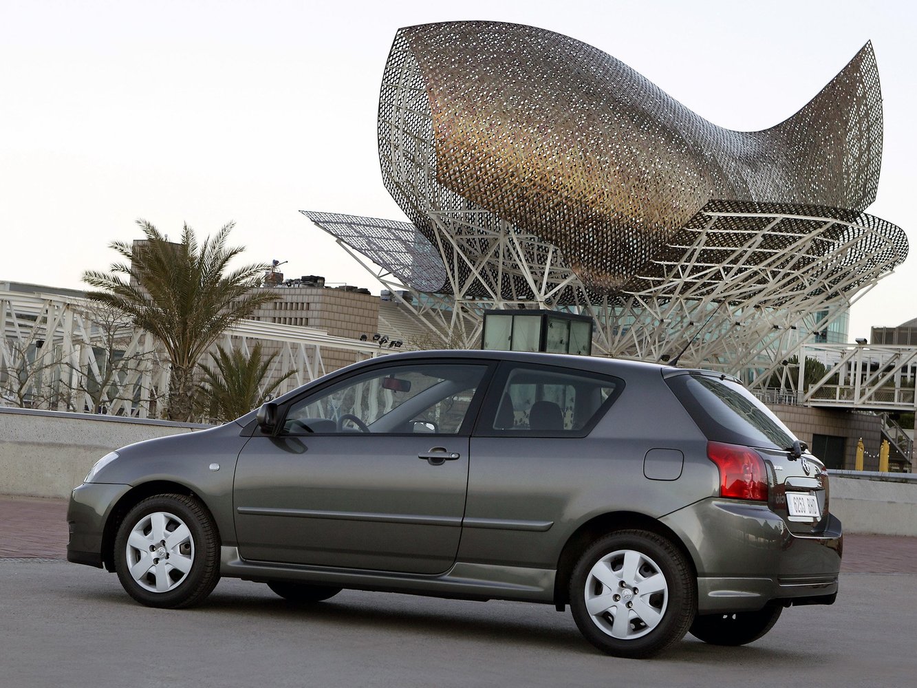 хэтчбек 3 дв. Toyota Corolla 2004 - 2007г выпуска модификация 1.4 MT (90 л.с.)